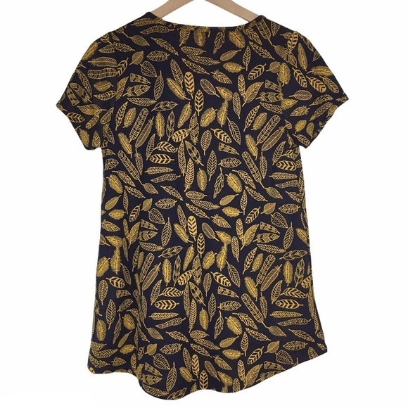 LULAROE Classic T Shirt Top Feathers Jacquard Woven Boho Retro Mod Size XS NWT - Picture 3 of 9